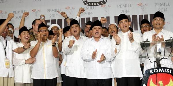 fadjroeL's tweet photo. Tebak selain #penculikAKTIVIS berapa banyak orang bermasalah di kelompok aneh ini?  http://t.co/FpC5YEvkcO http://t.co/b88Y7OyHlw