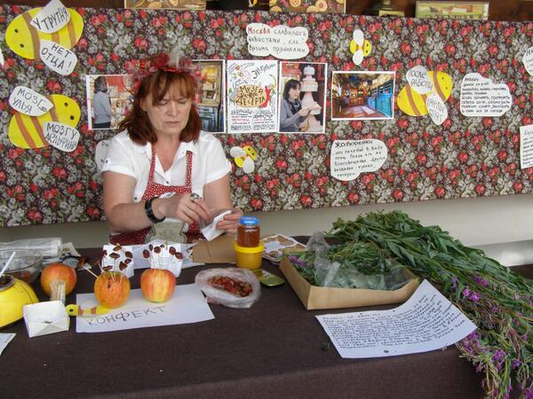 dibareiePS's tweet photo. http://t.co/SnPrAC1A0M А Музей русского десерта показывает, как издавна на Руси готовили Иван-чай ...#СиберИл http://t.co/t74iJnWbMa