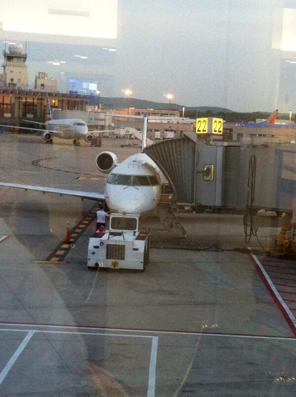 BenBehrends's tweet photo. Boarding gate 22 for my 22nd bday! Trying to get home. Done with country music radio playing everywhere.. http://t.co/9qPTxjT3St
