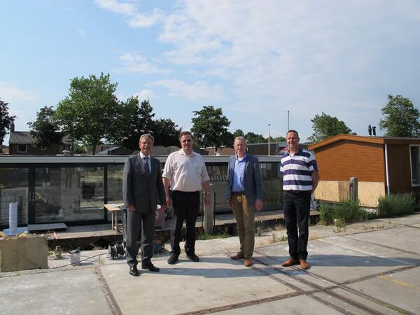 ArkenbouwPost's tweet photo. Burgemeester van der Werff en de heer Korterink hebben vorige week een bezoek gebracht aan onze werkplaats http://t.co/yqFgvLZcKN