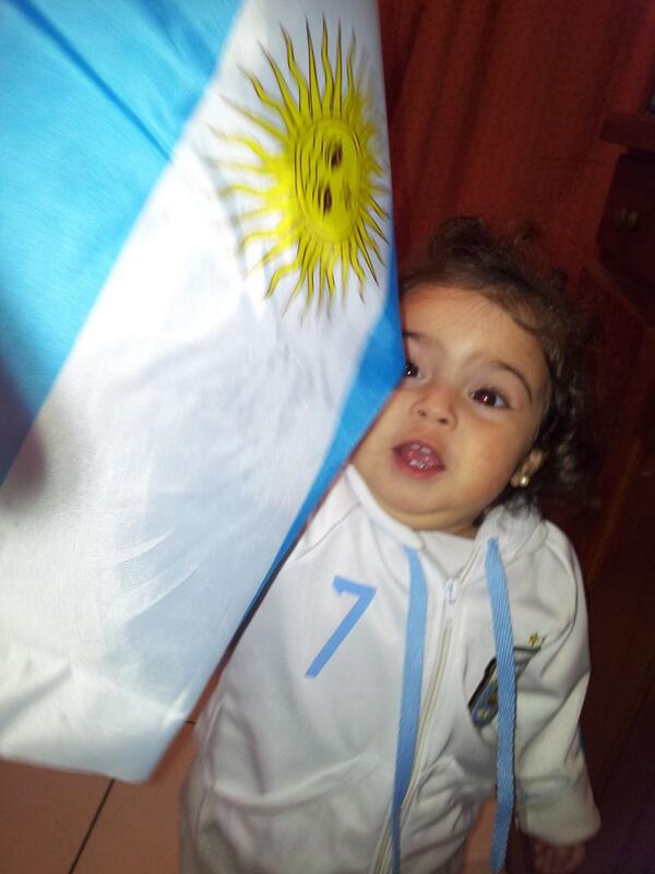 mariottipv's tweet photo. #HinchadaOle....Brasil decime q se siente ..tener en casa a tu papa ...Argentina.. http://t.co/Is7eBag7zD