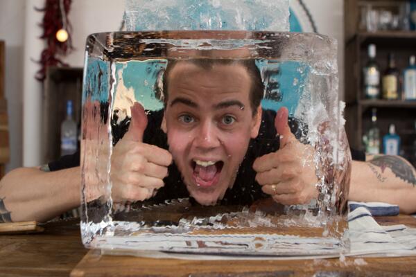 jamieoliver's tweet photo. King of #cocktails @CaporaleSimone will be joining me & the FoodTube family for #FoodTubeLive tonight! @DrinksTube http://t.co/jHbCnLJsdp