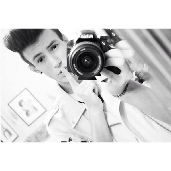 valeriarg99's tweet photo. ~Por que cada momento a su lado es inolvidable, te quiero mejor amigo6❤️ http://t.co/V2RLTnXpuH