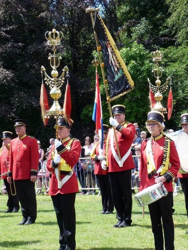 s-Hertogenbosch City Brass Band (commemorating the sacrifice made by 146 soldiers of the 53rd Welsh Division in 1944)