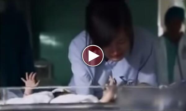 OneindiaHVideos's tweet image. वाह ! इसे कहते हैं माँ के प्यार की ताकत Click to watch: hindi.sharedots.com/wow-this-is-ca…  #MostHeartbreaking #mother #love