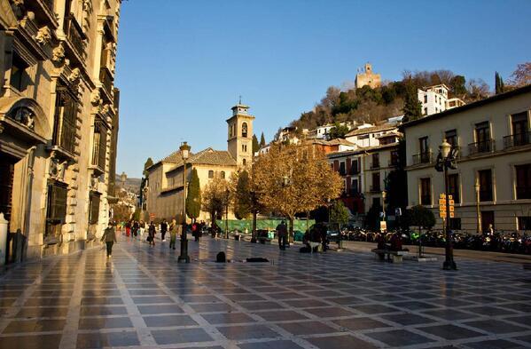 _Paisajes_'s tweet photo. Plaza Nueva, Granada http://t.co/1Qo8SR48aD
