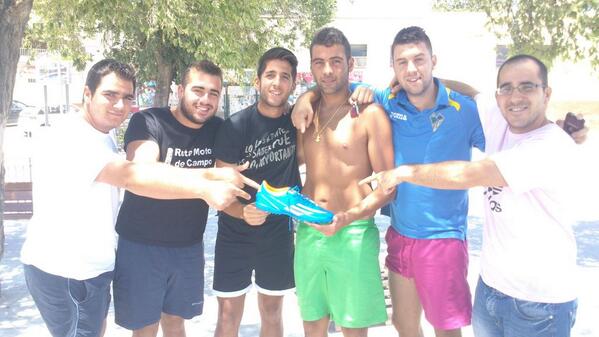 Marco_lajara's tweet photo. Frasco y sus fans @eusebioaroca  @adriancarmo @antomar9 #HugoAlmeida #Sierra #menaelporras http://t.co/IwW3Ha1RLf