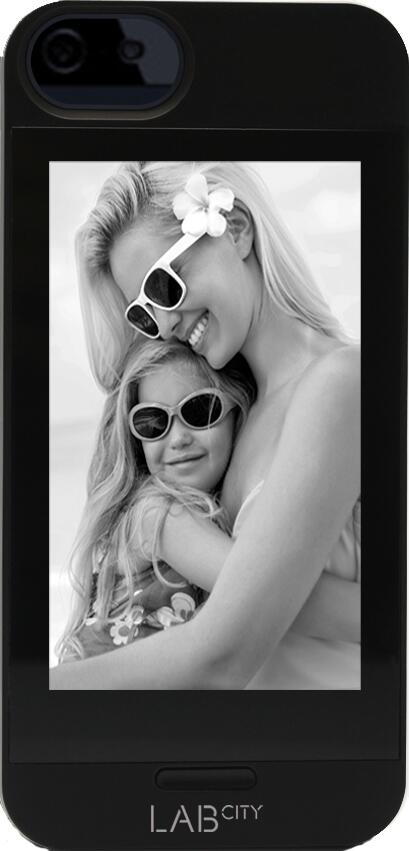 Belgium_iPhone's tweet photo. #France: une coque pour #iPhone avec écran intégré proposée chez @bouyguestelecom http://t.co/XjI24yCXOD #Oaxis #eink http://t.co/c37XZ3TPDA