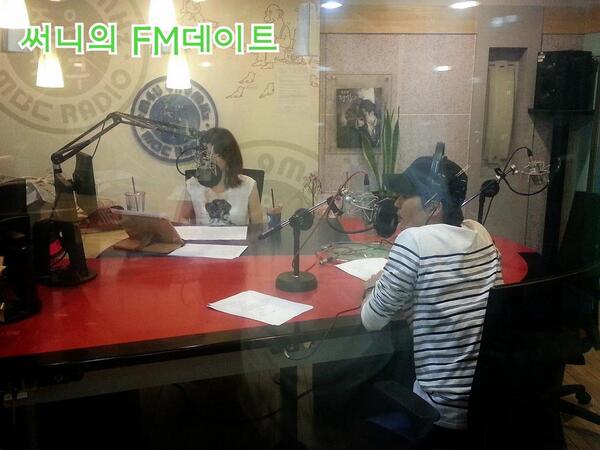 [OTHER][06-05-2014]Hình ảnh mới nhất từ DJ Sunny tại Radio MBC FM4U - "FM Date" - Page 3 BrdVocCCQAE0GkJ