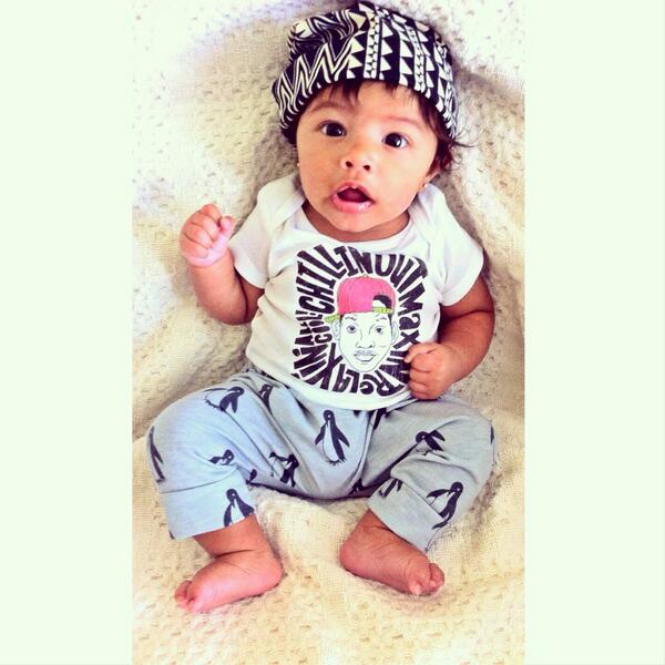 AshleyyDubs's tweet photo. Chillin out, maxin, relaxin all cool. http://t.co/8rpNz2ucOZ