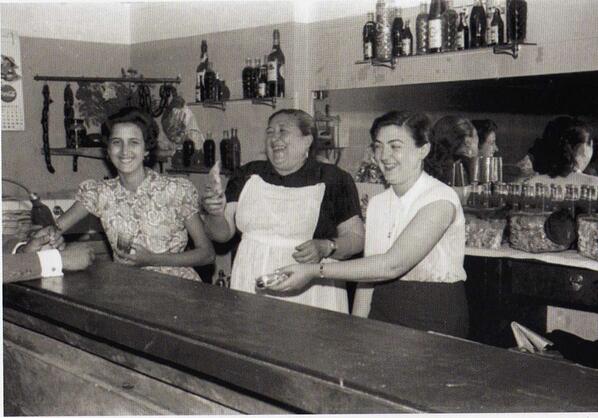 Ffotoeduca's tweet photo. Luns 7/07 obradoiro "Mulleres da Coruña". Reserva en http://t.co/YWLoM3Cp7D / 678 381 459 / fotoeducagaliza@gmail.com http://t.co/EdiBVVdU1O