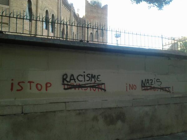 CUPHortaGuinard's tweet image. RT @toniterim @RADIOPICA @ucfrhg @UnitatvsRacisme @cupdebarcelona 
Pintada racista rectificada  #ForaNazis dels barris