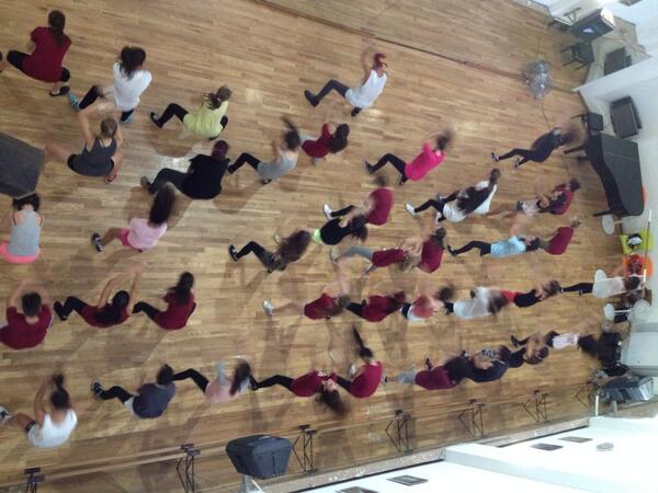 HipHopMMurcia's tweet photo. Gran mañana realizando la II Masterclass de HHMM con el gran bailarín @JLValeroB GRACIAS A TODOS!!! Mañana mucho más! http://t.co/f05XNfaieV