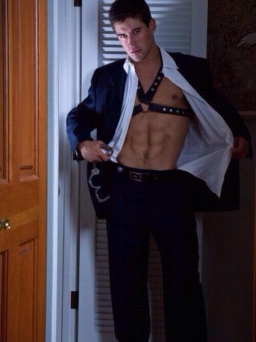 Ruscapturedboys алексей митряев. сергей лазарев связан веревкой. мужчина в цепях. связанные парни группа. связанный парень.