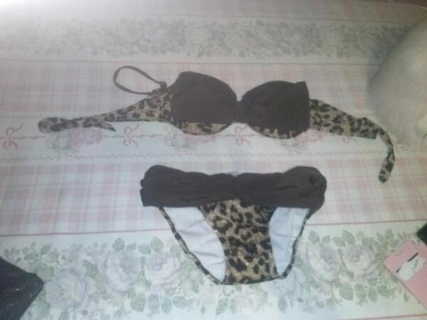 lauracom23's tweet photo. @ModaMorearte ya tengo mi bikinii!! Keda genial. Muxas gracias http://t.co/wbMGwIA5C9