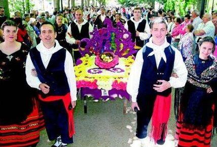 cuadrillaSJ14's tweet photo. La cuadrilla de SAN JUAN agradece a todos l@s SORIAN@S la colaboracion y participacion recibida en estas fiestas !! http://t.co/6FFO0TIfB3