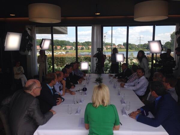 Tafel vol water-ondernemers tijdens #MaasplassenConferentie Hoe gaat het met uitvoering Nautisch Prog.  van Eisen?