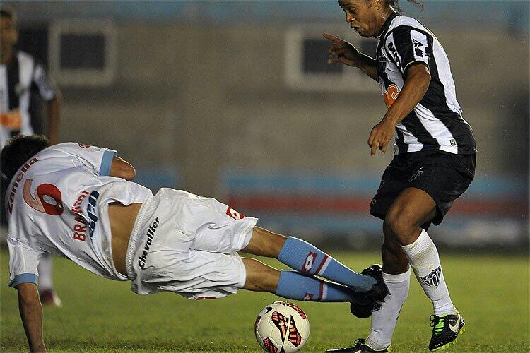LEMBRA DELE? jogador que "quase acabou" com a carreira de Ronaldinho Gaúcho, vai reforçar o Lanús na Recopa 