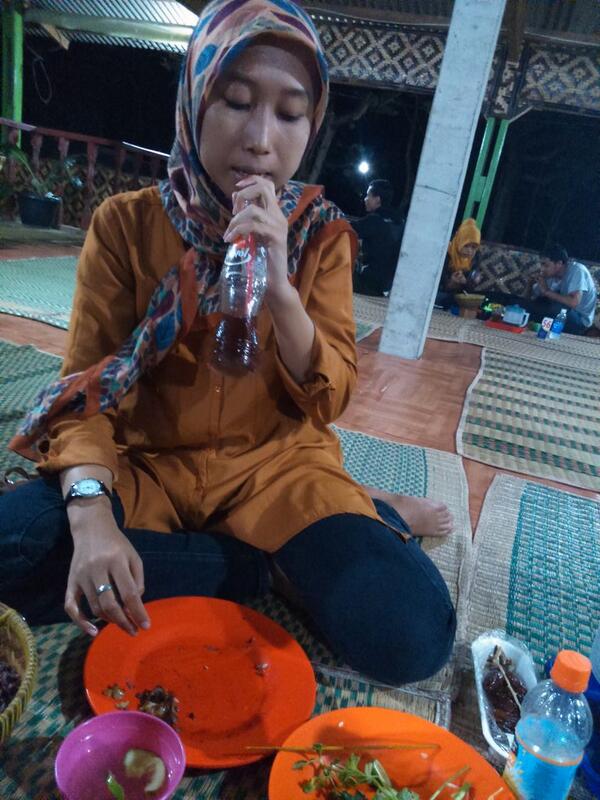 Kang Muh (@kakangmuh) on Twitter photo Anak ilang "<a href="/fa_zein/">Laila Fariha Zein</a>: Tengkiyu beud buat Bos @MuHabaib alias Om Kumis. kali ini aku nobatkan sbg may lopeli cousin" Anak ilang "<a href="/fa_zein/">Laila Fariha Zein</a>: Tengkiyu beud buat Bos @MuHabaib alias Om Kumis. kali ini aku nobatkan sbg may lopeli cousin"