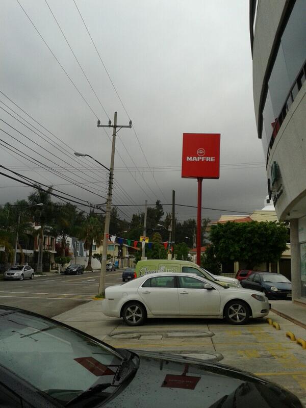 amymtza's tweet photo. Ahí viene el agua! !!!!!!!! (@ MAPFRE  LA CALMA) http://t.co/SV93oPGKOK http://t.co/S5PcmgfPIP