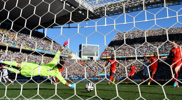 HinchadaTLF's tweet photo. El gol de El Fideo que nos llevo a Cuartos... #ARGvsSUI #TeAmoArgentina http://t.co/u68tIdkbMN