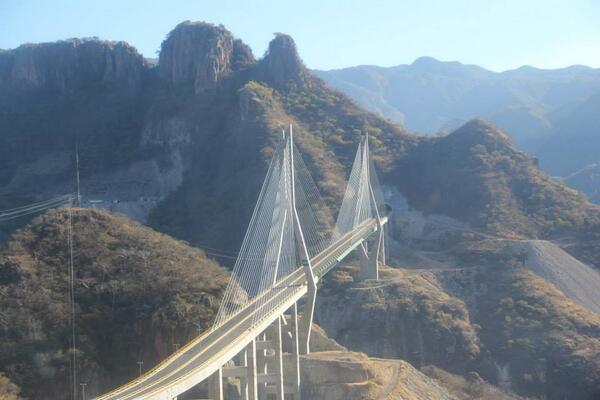 gravitygivespro's tweet photo. @baluartebridgeW http://t.co/VOcfAZ5N3z
