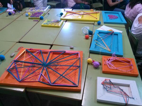 sarasaraky's tweet photo. #SWSFEYE hilando fino.... muy fino el taller... cargadito de color, emociones y risas inesperadas....!   :-) http://t.co/bviVYM76iS