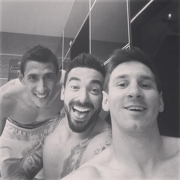 elchiringuitotv's tweet photo. "Nadie dijo que iba ser fácil. Un pasito más" Messi celebra la victoria de #ARG #Mundial2014 #ElChiringuitodelMundial http://t.co/IHdY314kNN