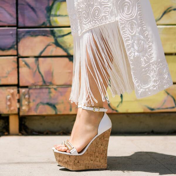 ShoeDazzle's tweet photo. Feeling the breeze, feeling #Akacha. http://t.co/HjW1QDkNcX http://t.co/BXyqnPG62d