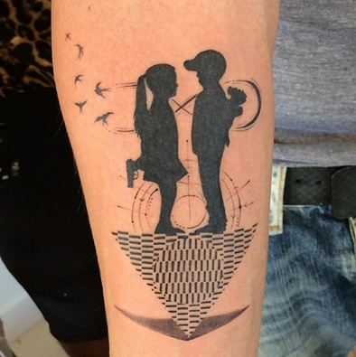 funradio_fr's tweet photo. RT si vous kiffez le nouveau tatouage du DJ star @Avicii ! http://t.co/3e9OSYR1L5 http://t.co/fIXC83rTAY