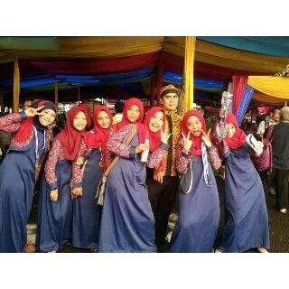 6CALMuttaqin13's tweet photo. orang geulis w/ pa dian r.👧👧👧👧👧👨👧👧 http://t.co/Vsiprtsb7M