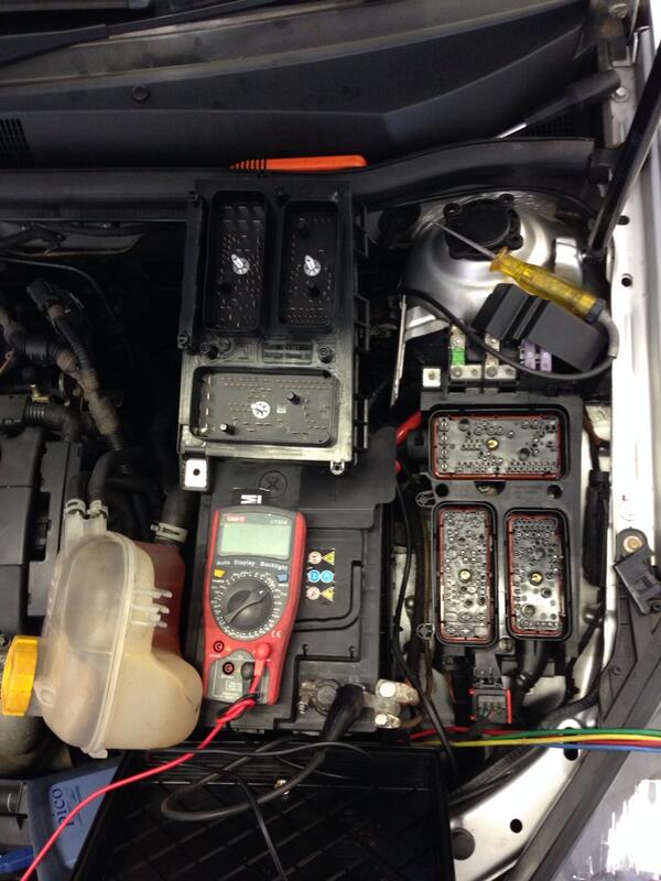 techtopics's tweet image. Electro hydraulic power steering faulty. How many pins on that fuse box? #multimetermagic