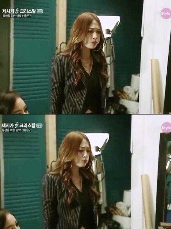 BreHE7qCcAECU40.jpg:large