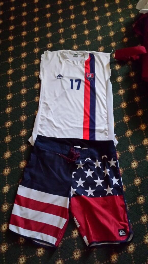 j_bedard11's tweet image. Wearing this around cancun today.. #irdgaf #IMFINGBELIEVE #USA