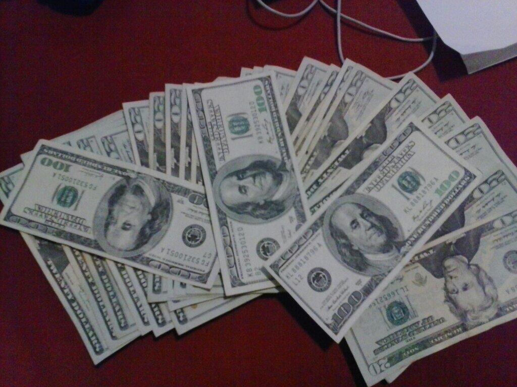 Sucks I gotta spend all this on the rent.. maybe I'll run away http://t.co/D0xcmAPTYD
