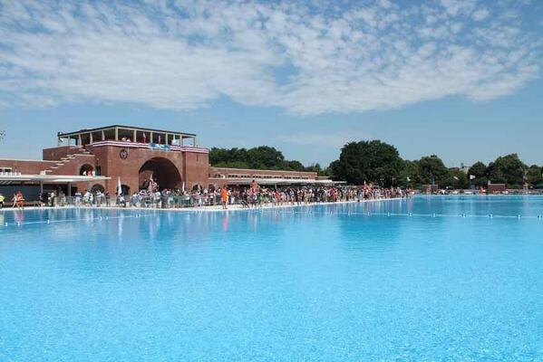 ThomasMillerLaw's tweet photo. #NYC 's 55 #outdoorpools are now open. Choose from olympic, intermediate &amp; mini pools in our parks. All are free! http://t.co/sr5dAFB5Au