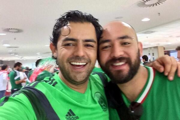 Reforma's tweet photo. Los 4 mexicanos detenidos en Brasil, entre ellos 2 panistas, esperan traslado a prisión http://t.co/UXjlnS1eEH http://t.co/N12hw1H9pD
