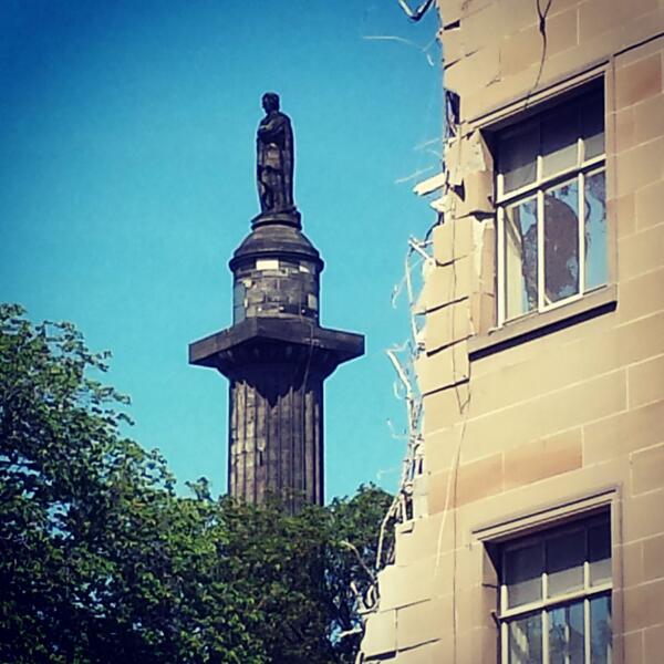 jfalittlejohn's tweet photo. edinburgh is crumbling http://t.co/7x6DRaAPN8