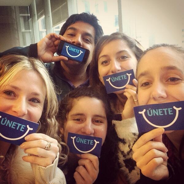Kibrand's tweet photo. #ayudameasonreir Kibrand ayudando con @Fundacion_Gantz http://t.co/sSxfYtsqzc