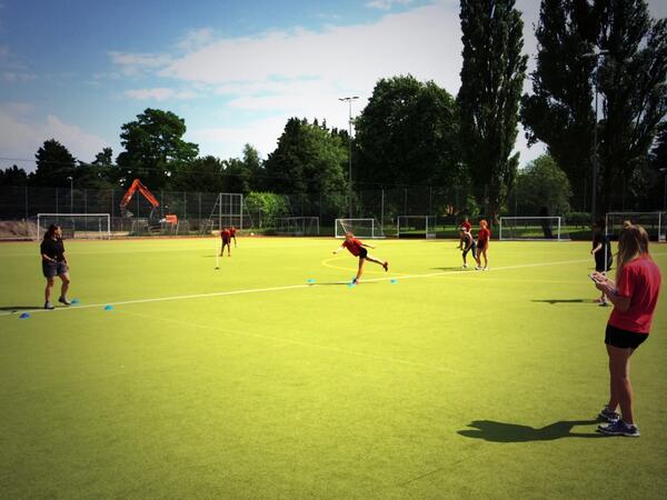 WembleyKingdown's tweet photo. Teachers WIN 16 - 14.5 over JAE pupils! Great effort but some big hitters! #rounders #JAE #teachers #competitive #sun http://t.co/nVyX7Twa2d