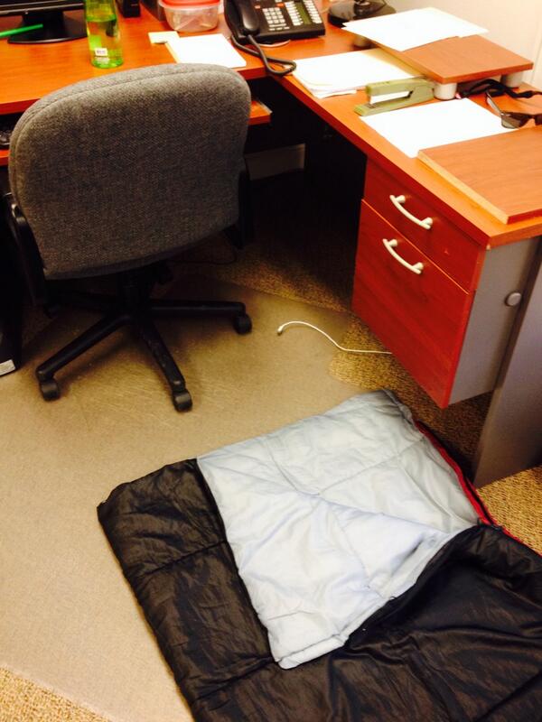 C_monroe402's tweet photo. Never too old for a lunchtime nap #officenap #youngagain http://t.co/4ecmC8fb9E
