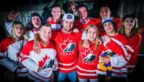 Molson_Canadian's tweet photo. We sent these Canadians to #Dublin to celebrate and represent our country. Cheers guys. #CanadaDay @Canadian_IRE http://t.co/KgYh0nGRzB