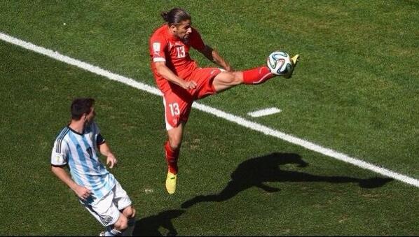 bamf4G's tweet photo. Rodríguez der Ball(ett)künstler! #ARGSUI #srfbrasil #WM2014 #watsonWM http://t.co/78iVqe5YgB