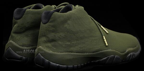Sneaker News tweet media