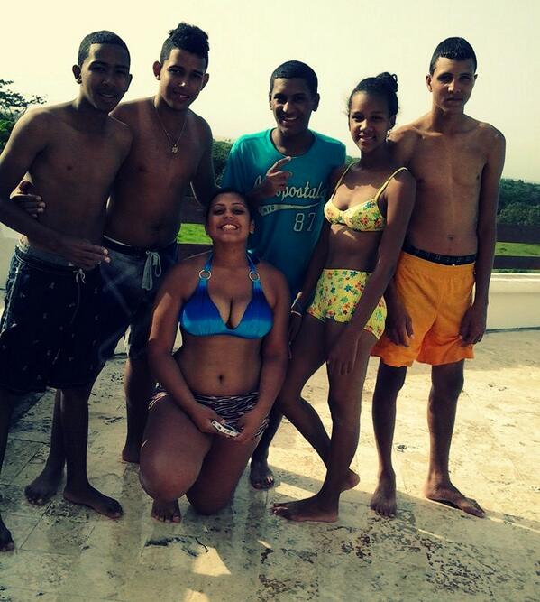 Neqritha's tweet photo. Somoss Belloss!! <3 http://t.co/E50zyYWYO9