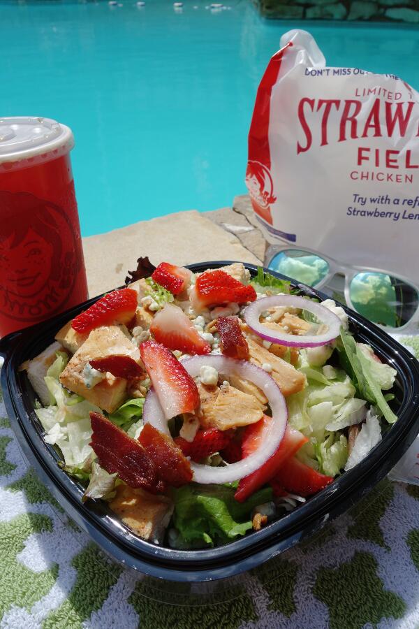 Wendys's tweet photo. What’s in our pool bag? Great taste, of course. #NewSaladCollection http://t.co/J0slxqqYco