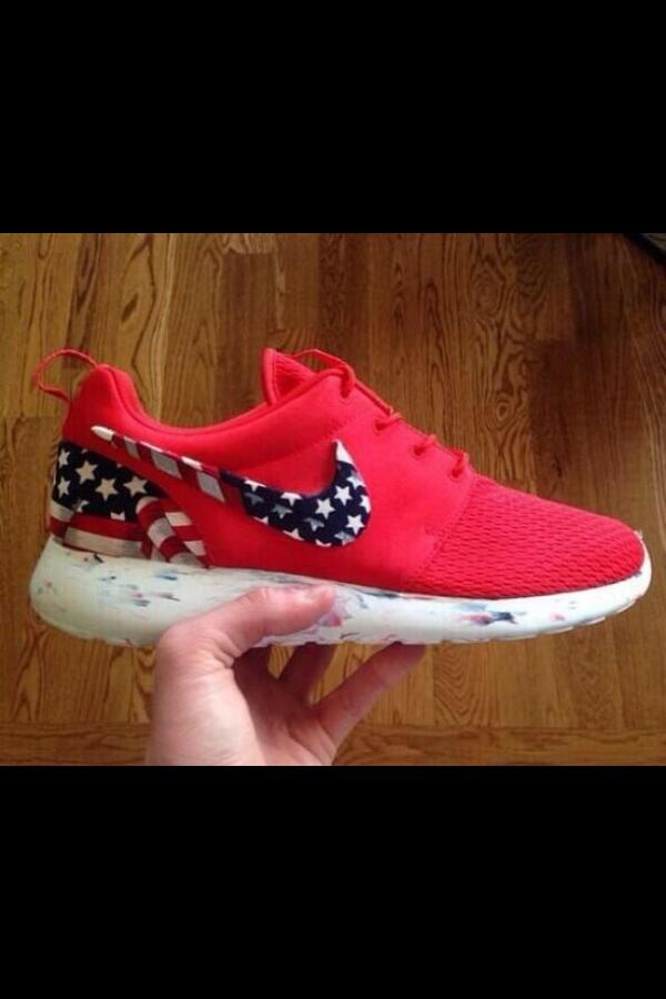Laced_Shoe's tweet image. Today we will give away a pair of "USA Roshes". Retweet and follow us to enter!