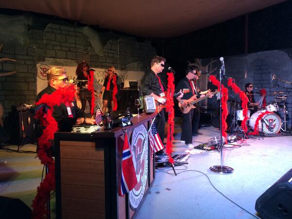 JessiesGrove's tweet photo. #TheDepartmentOfRock was #GroovinInTheGrove last Saturday night! #JessiesGroveWinery #JGWinery http://t.co/pilq1132KT