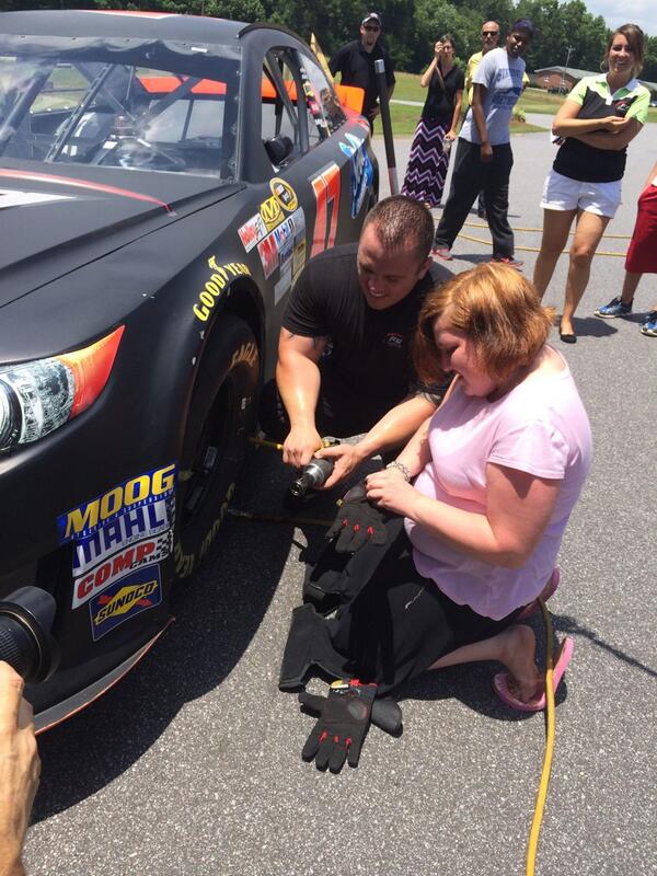 gibm's tweet image. RT @AJDinger RT @NASCAR47: Future tire changer? This girl did a great job! #47team #BariumSprings