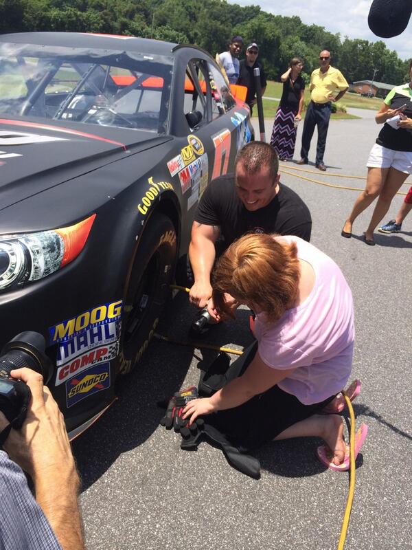 gibm's tweet image. RT @AJDinger RT @NASCAR47: Future tire changer? This girl did a great job! #47team #BariumSprings